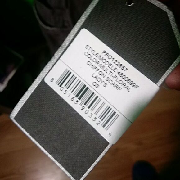 Floral scarf   - Picture 3 of 3